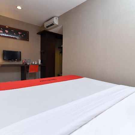 RedDoorz Plus @ Raya Legian Exterior foto