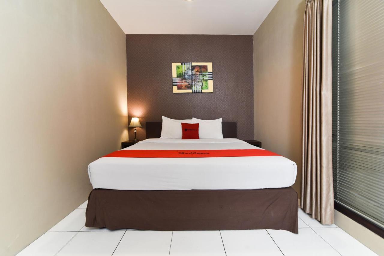 RedDoorz Plus @ Raya Legian Exterior foto