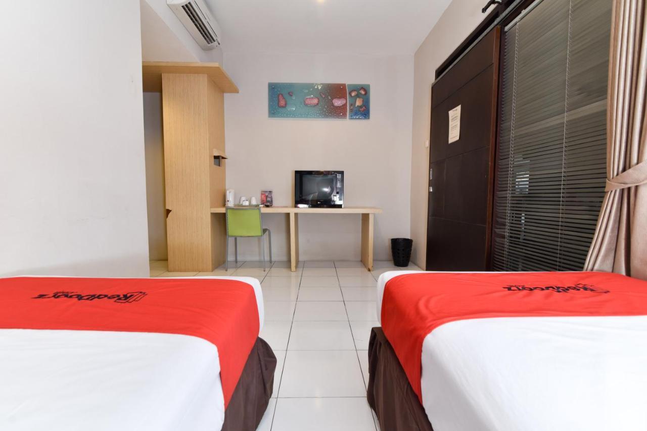RedDoorz Plus @ Raya Legian Exterior foto